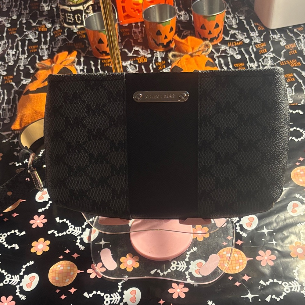 EUC! Michael Kors Black & Grey Belt bag! Can also be worn as a Bum Bag